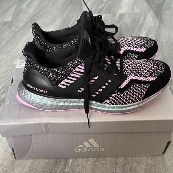 Adidas Women's Ultraboost 5.0 DNA Running Shoes purple & blacks size 7 - Picture 6 of 7